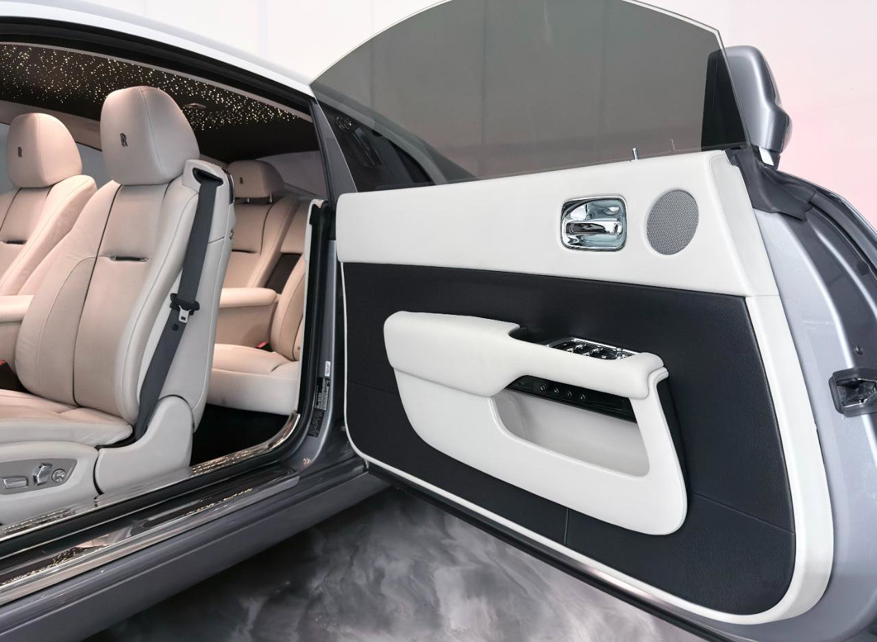Used 2015 Rolls-Royce Wraith image 23