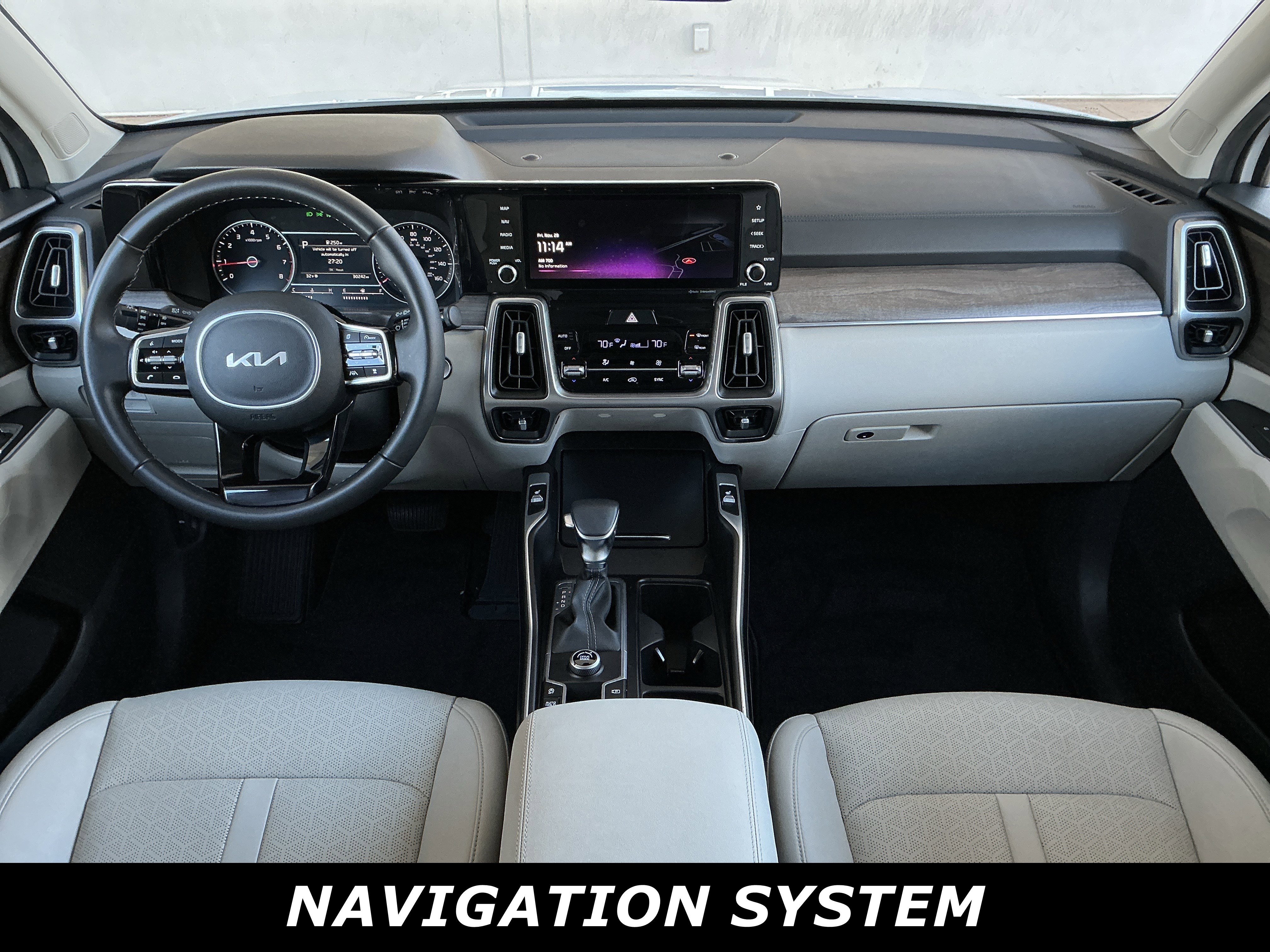 Used 2023 Kia Sorento EX w/ Panoramic Sunroof Package image 4