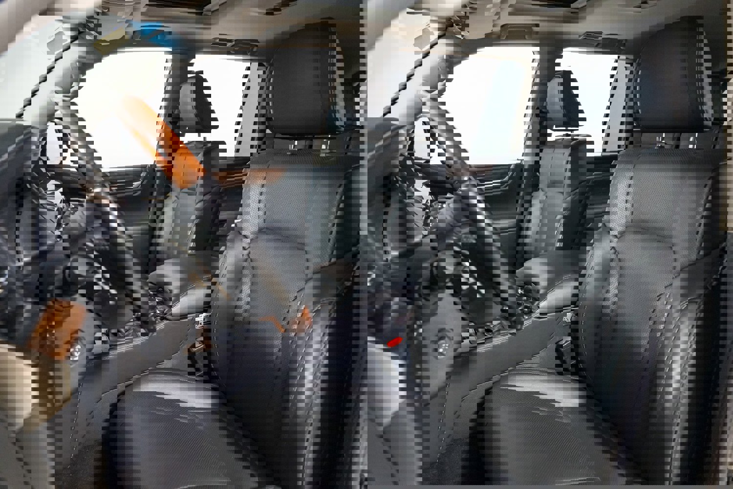 Used 2020 Lexus LX 570 4WD w/ Luxury Package image 19