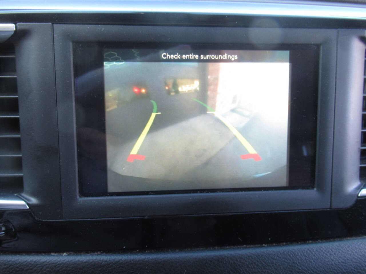 Used 2020 Chrysler Voyager Lxi image 23