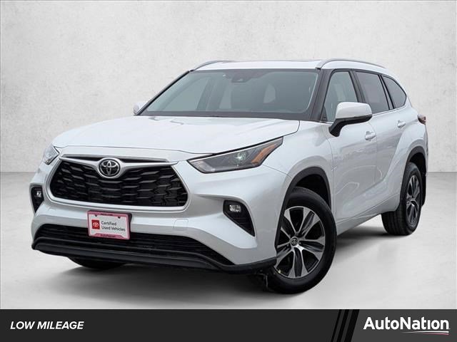 Certified 2026 Toyota Highlander XLE image 1