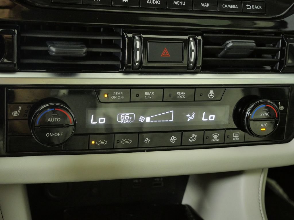 Used 2025 Nissan Pathfinder SL AWD/4WD image 30