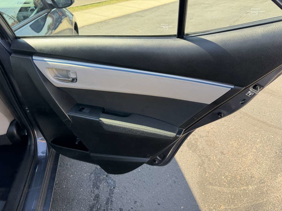 Used 2016 Toyota Corolla LE FWD image 17