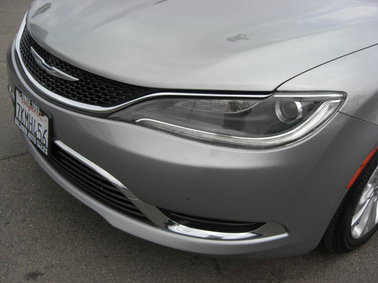 Used 2015 Chrysler 200 Limited FWD image 5