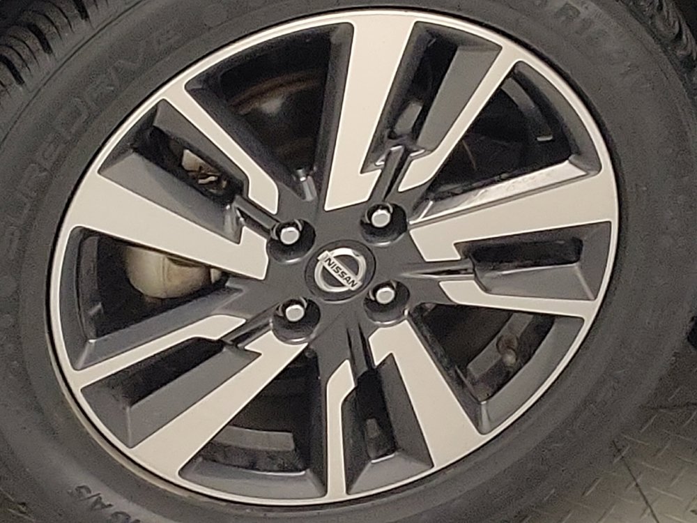 Used 2020 Nissan Versa SV FWD image 31