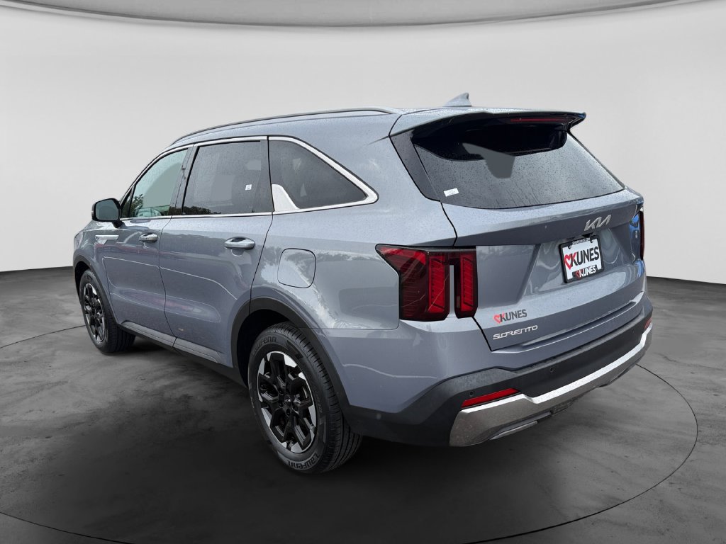 Used 2024 Kia Sorento S FWD image 8