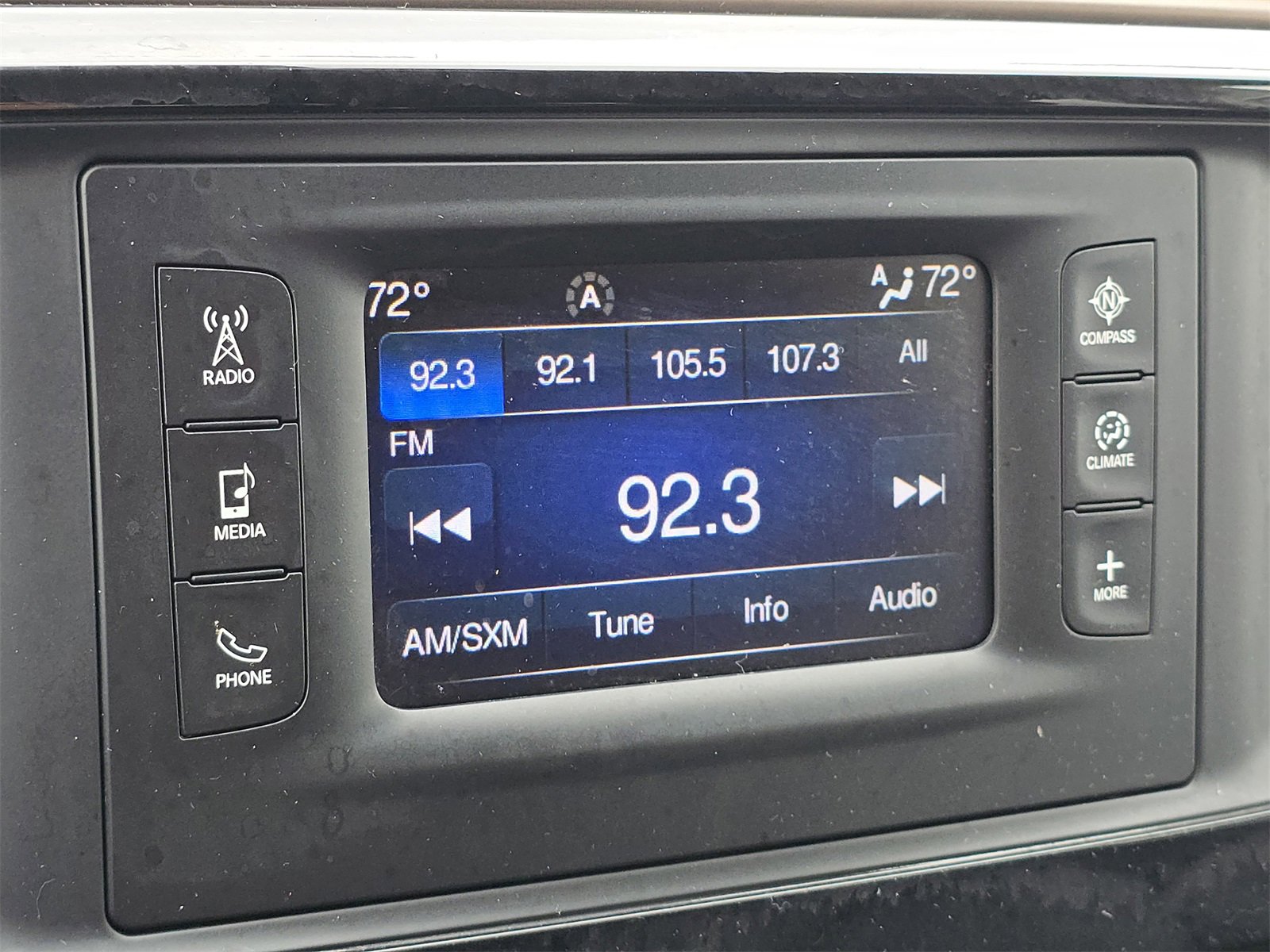 Used 2017 Chrysler Pacifica Touring-L image 6