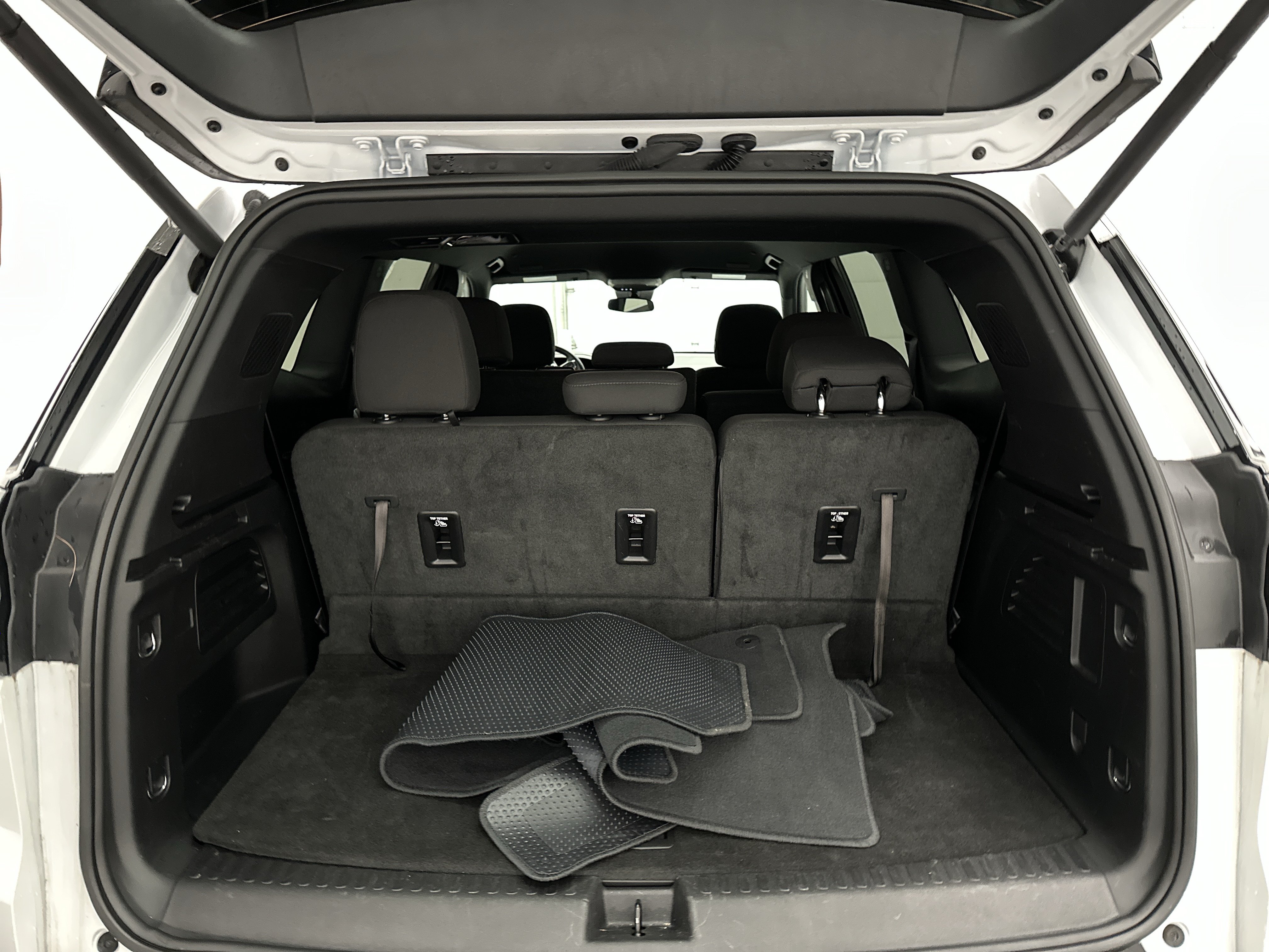 Used 2025 GMC Acadia Elevation FWD image 13