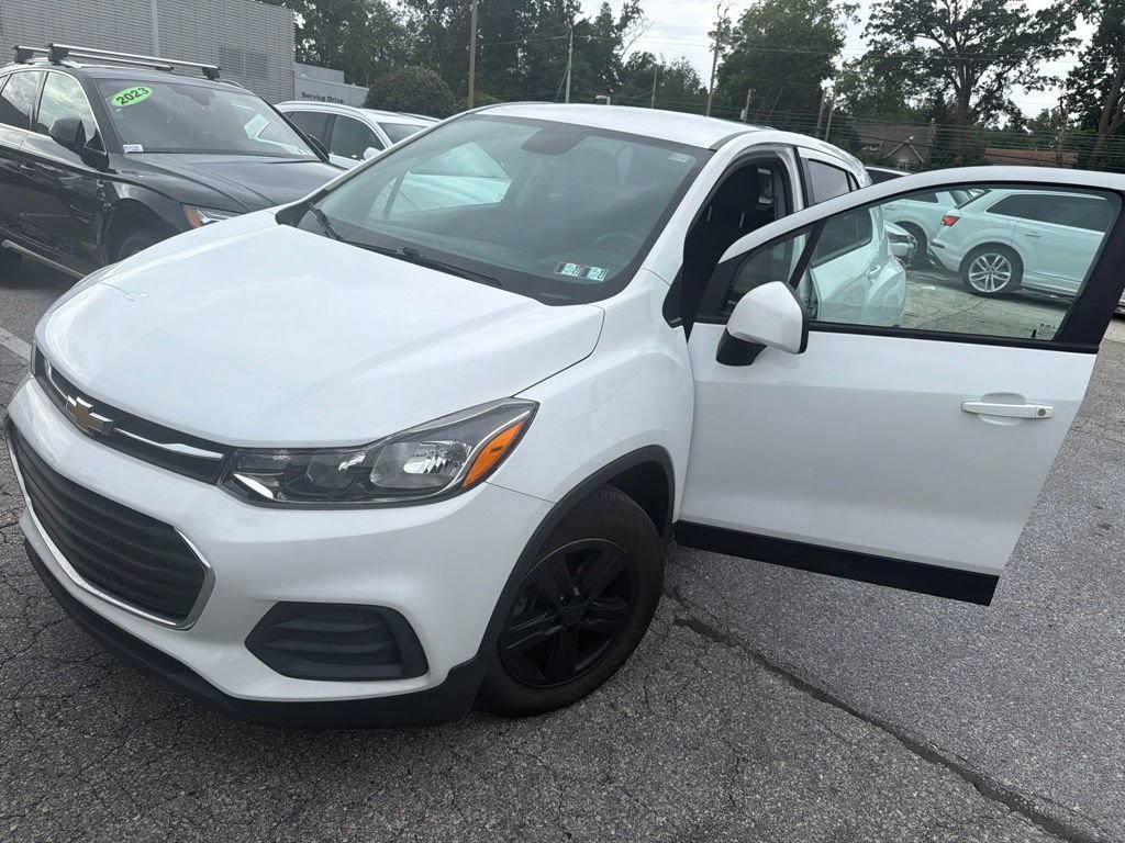 Used 2020 Chevrolet Trax LS w/ Tint and Cruise Package FWD image 3