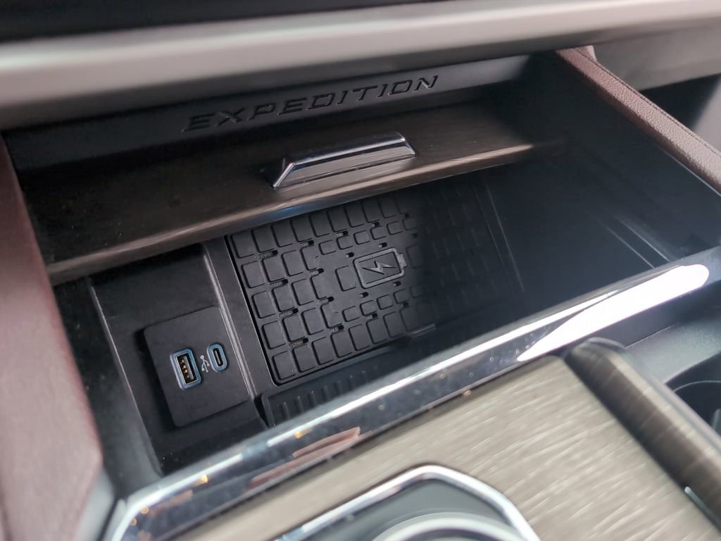 Used 2024 Ford Expedition Limited image 28