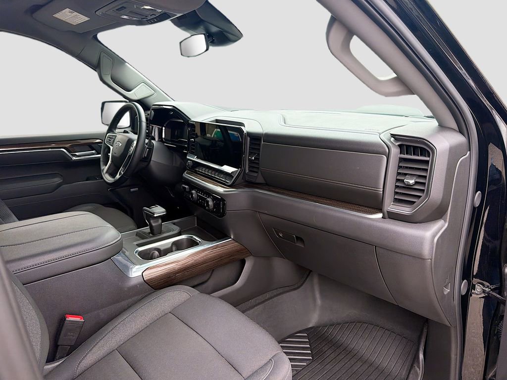Used 2025 Chevrolet Silverado 1500 LT Trail Boss w/ Convenience Package II image 31