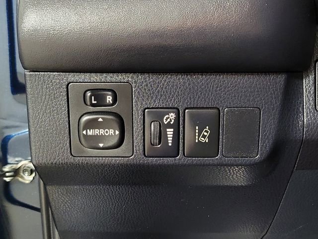 Used 2018 Toyota RAV4 SE image 24