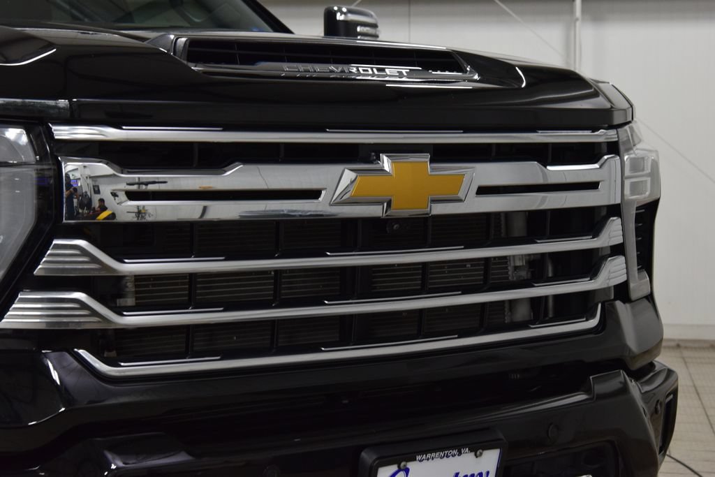 Used 2024 Chevrolet Silverado 3500 High Country w/ High Country Premium Package AWD/4WD image 11