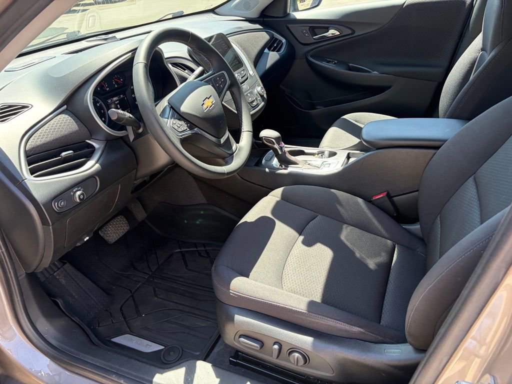 Used 2023 Chevrolet Malibu RS w/ LPO, Floor Liner Package FWD image 14