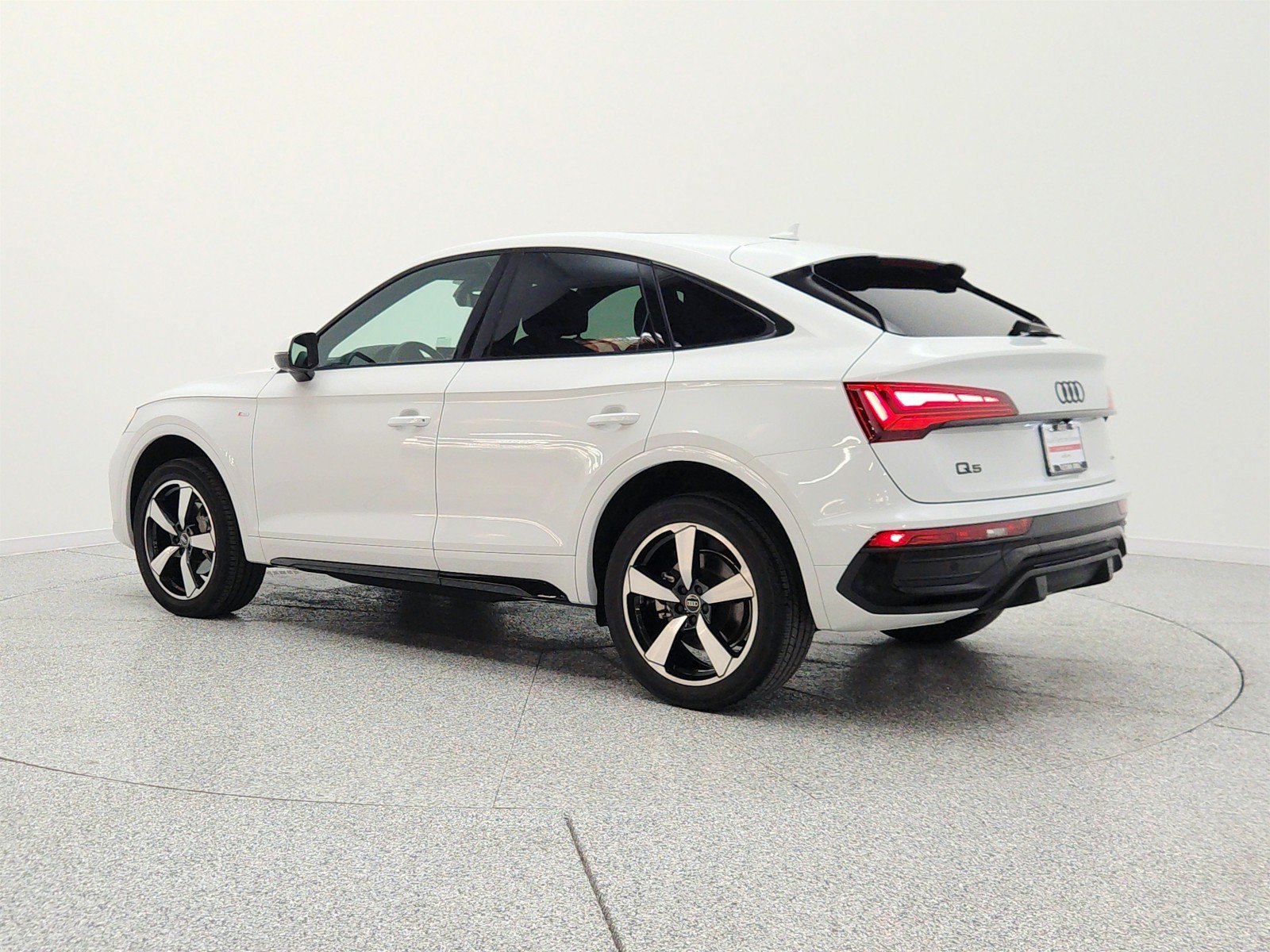 Used 2023 Audi Q5 2.0T Premium Plus w/ Premium Plus Package AWD/4WD image 8