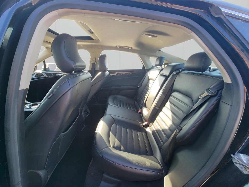 Used 2017 Ford Fusion SE w/ Fusion SE Technology Package image 26