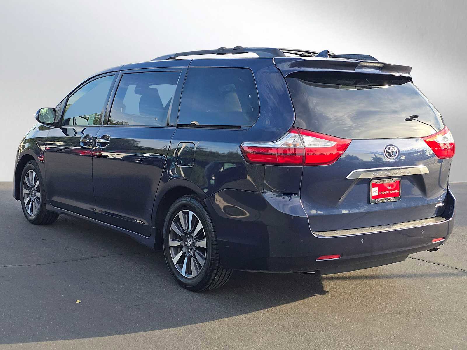 Used 2019 Toyota Sienna Limited image 5