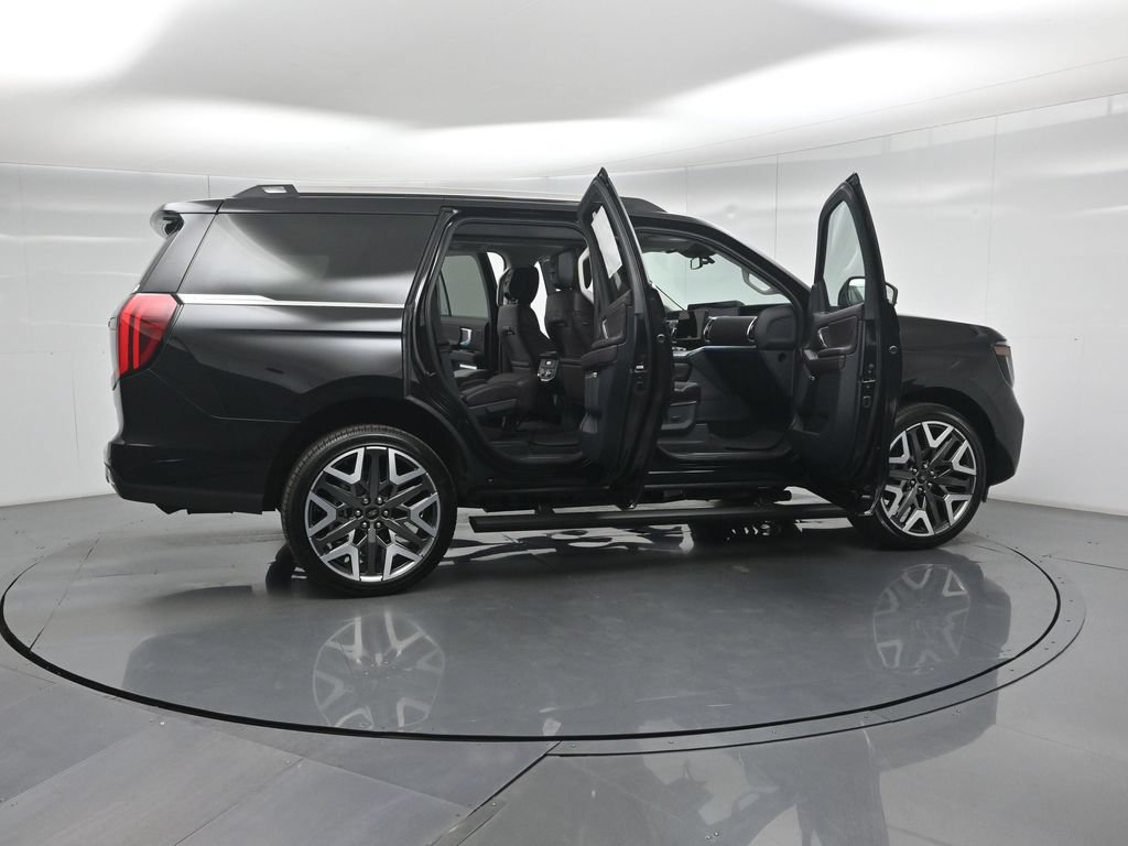 New 2026 Ford Expedition Platinum w/ Platinum Ultimate Package AWD/4WD image 3