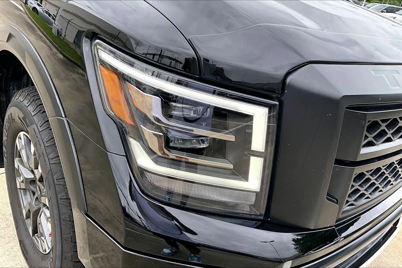 Used 2021 Nissan Titan PRO-4X w/ Pro-4x Convenience Package AWD/4WD image 26