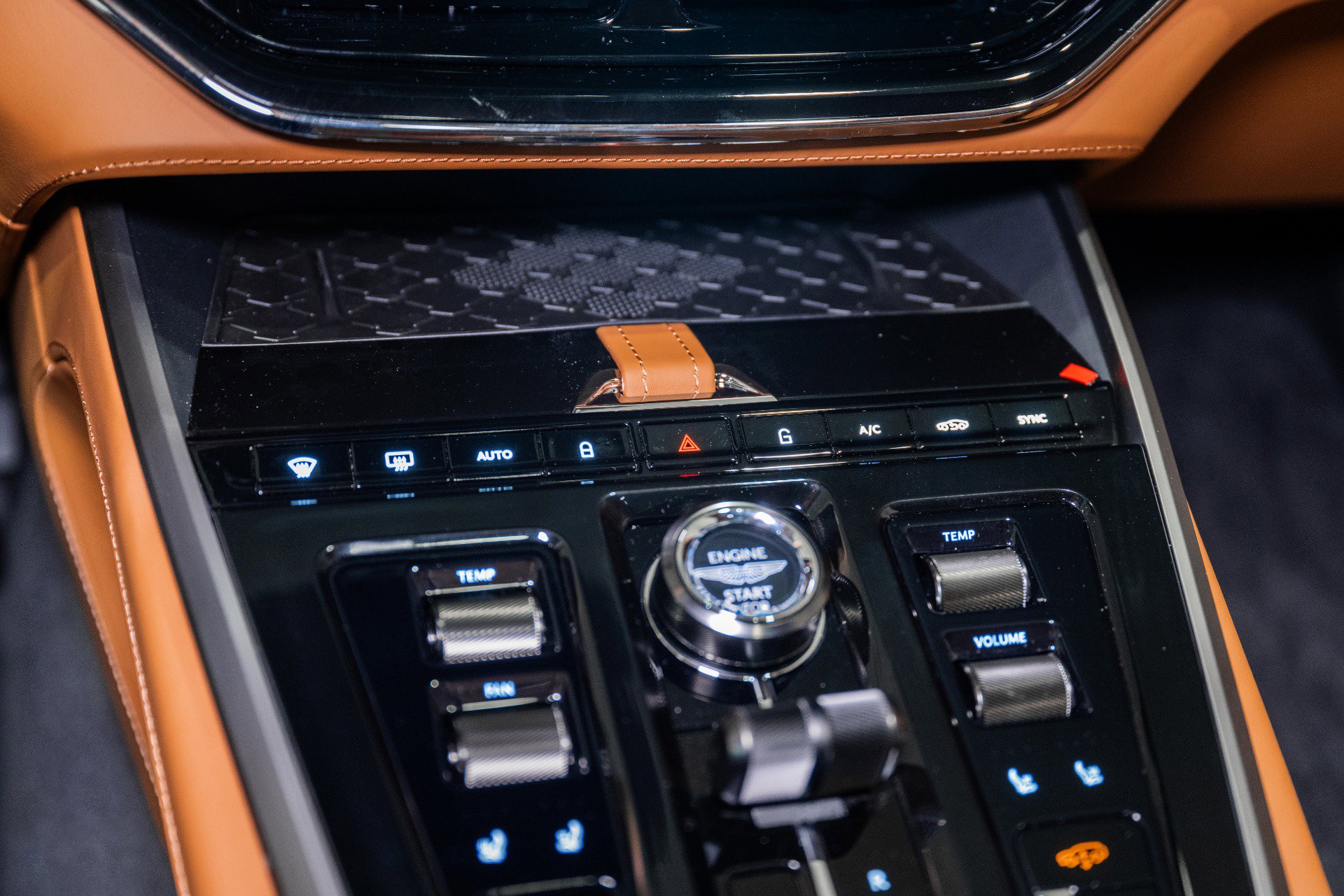 New 2026 Aston Martin DBX 707 image 32