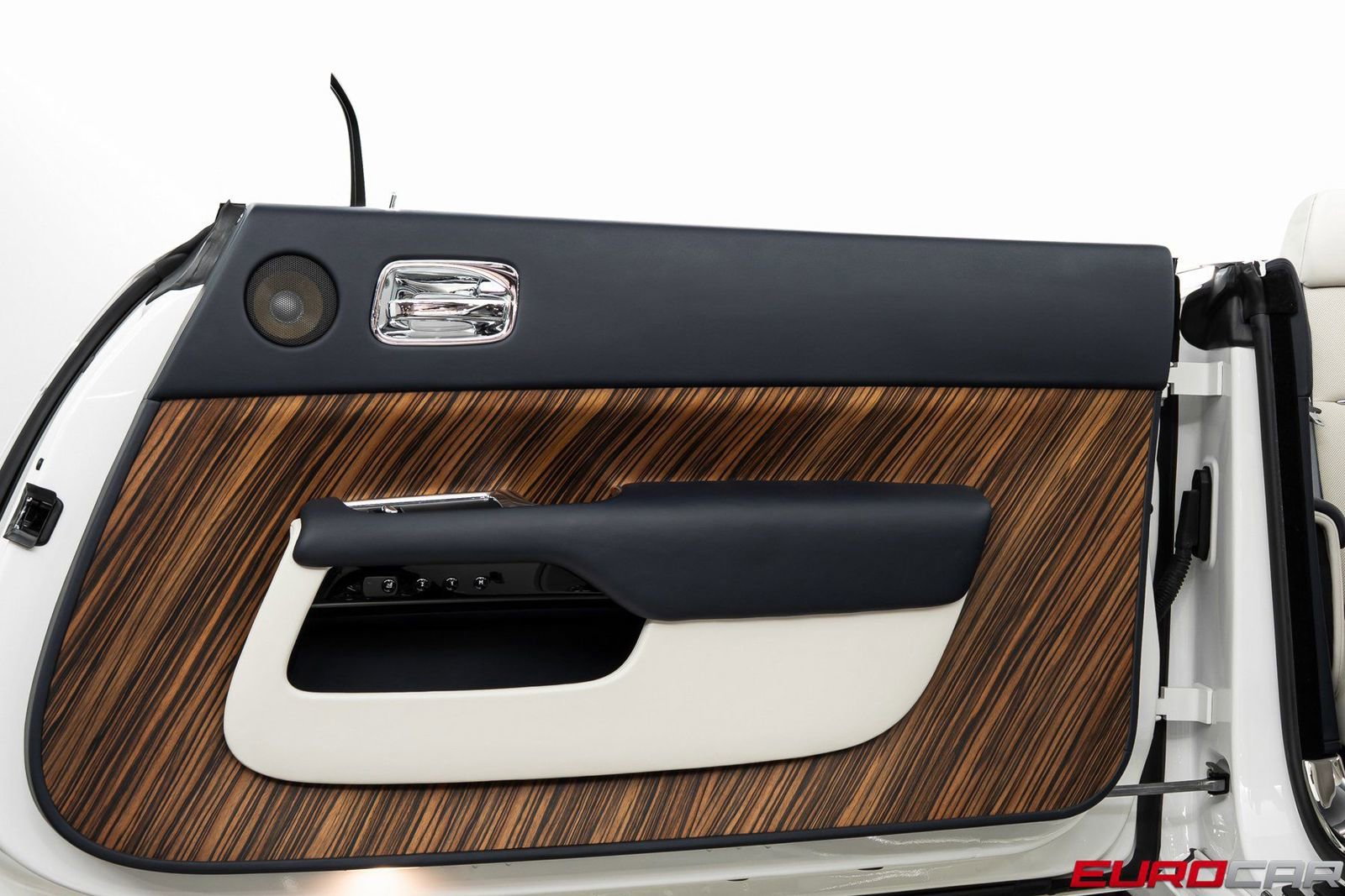 Used 2016 Rolls-Royce Dawn image 24