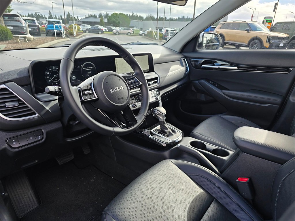 Used 2024 Kia Seltos EX image 11