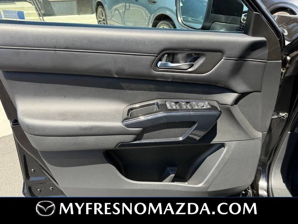 Used 2022 Nissan Pathfinder SV FWD image 32