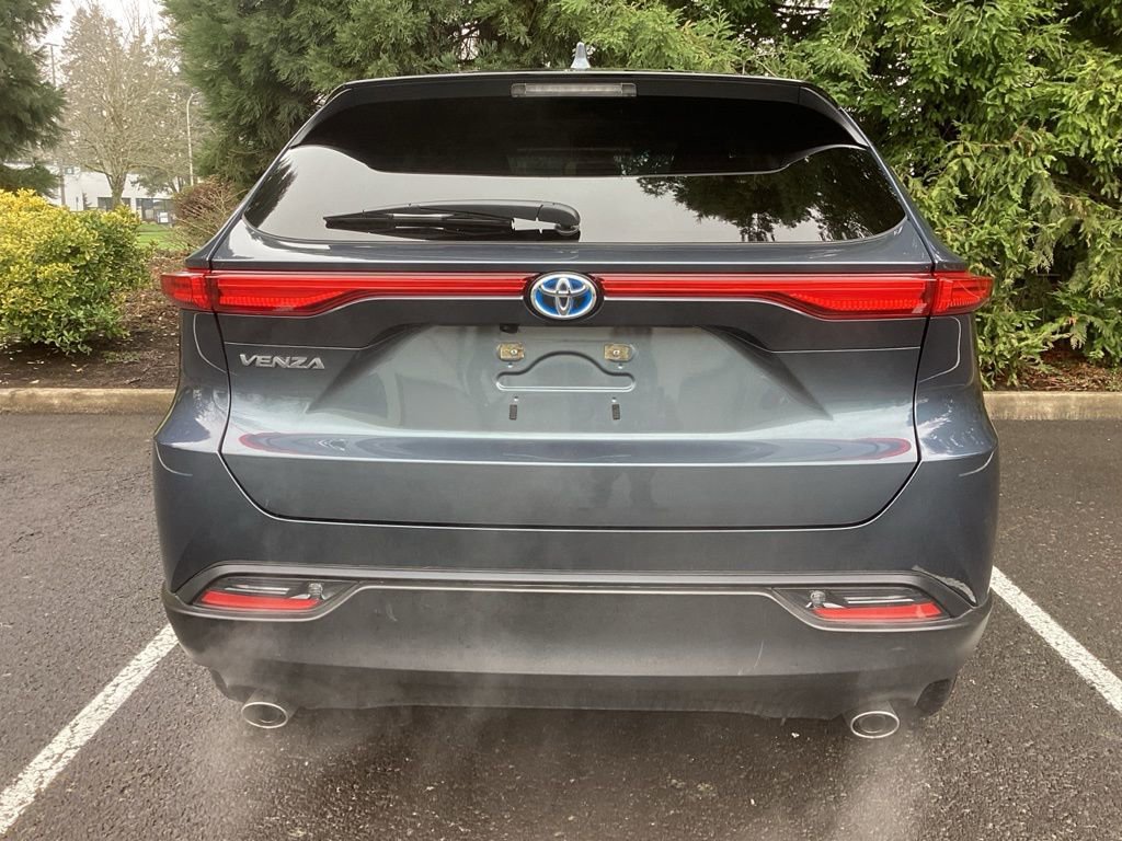 Used 2023 Toyota Venza LE image 18
