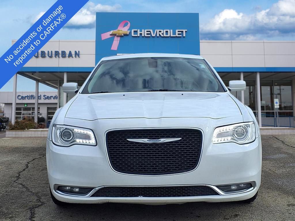 Used 2017 Chrysler 300 Touring w/ Value Package image 2