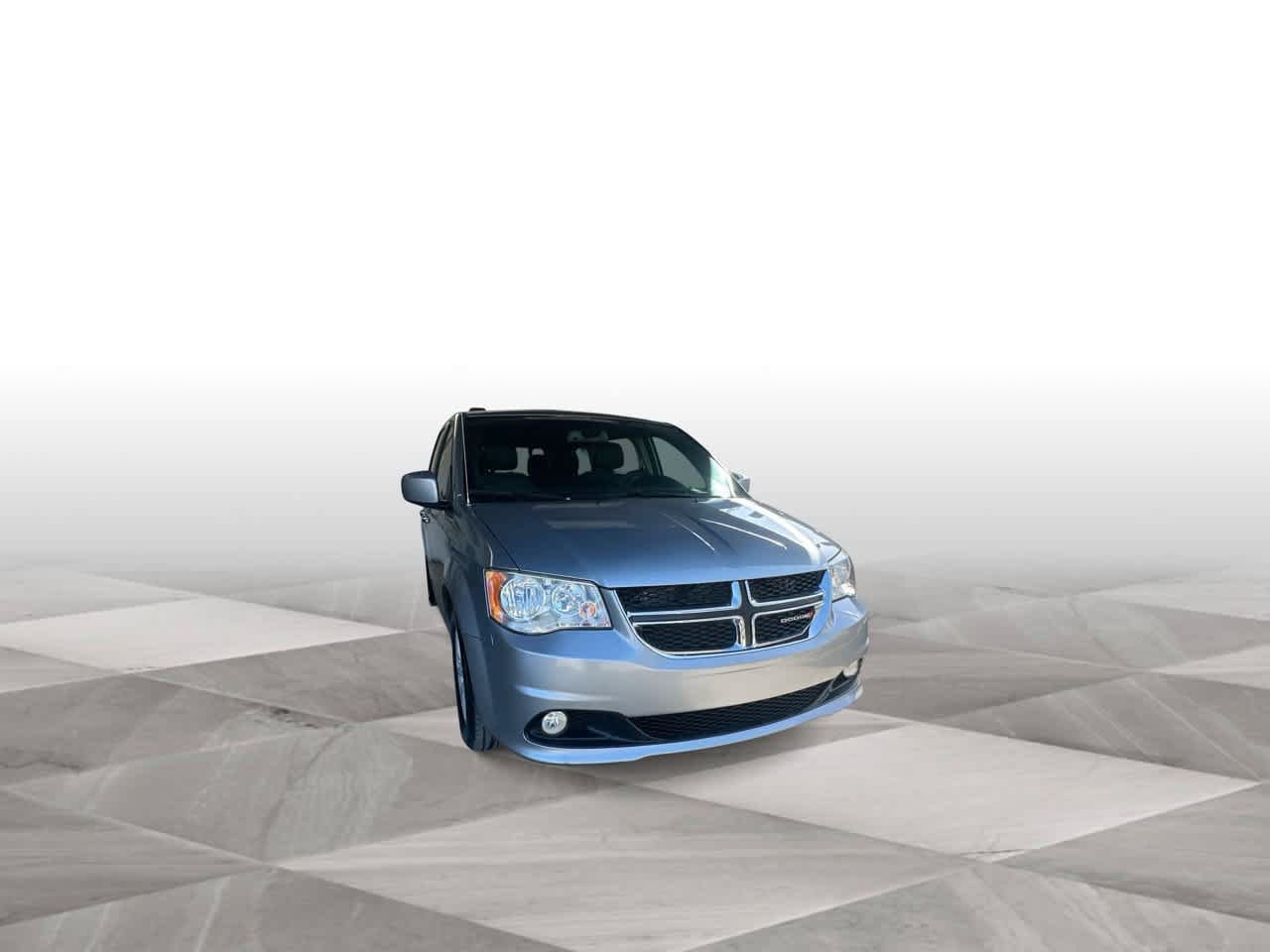 Used 2019 Dodge Grand Caravan SXT FWD image 2