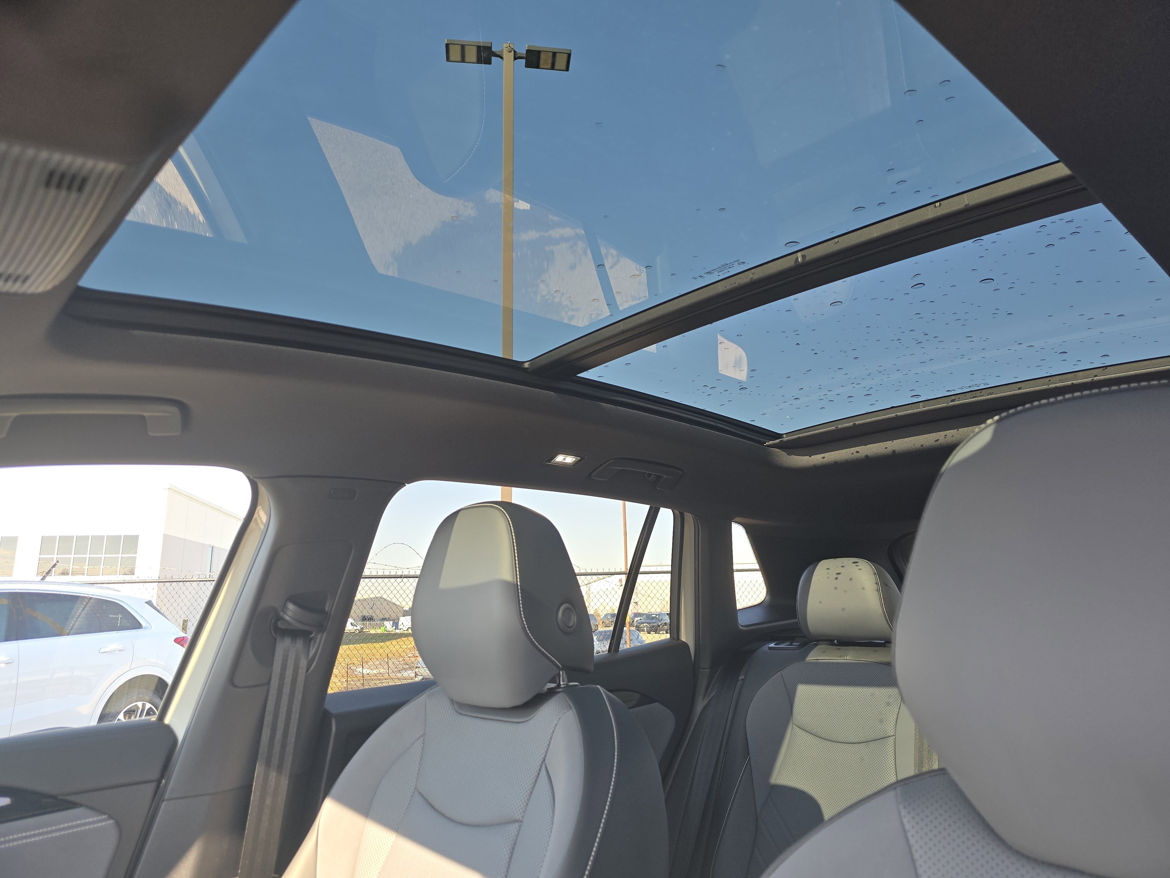 New 2026 Volkswagen Tiguan SE R-Line image 9