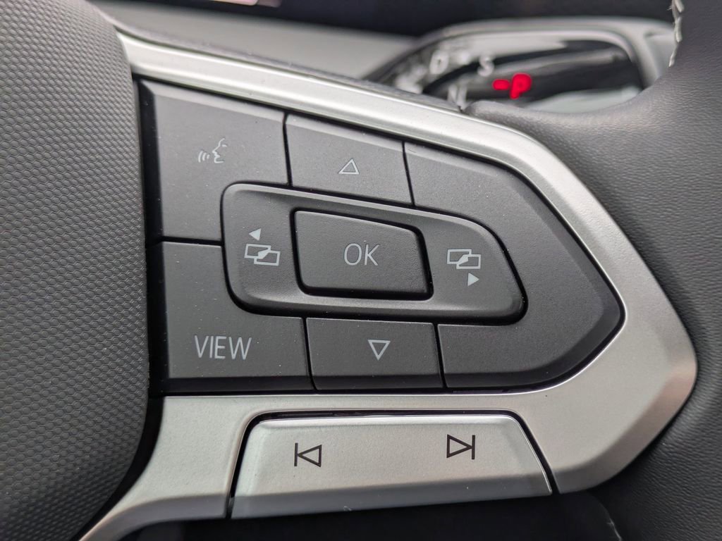 New 2026 Volkswagen Tiguan SE FWD image 26