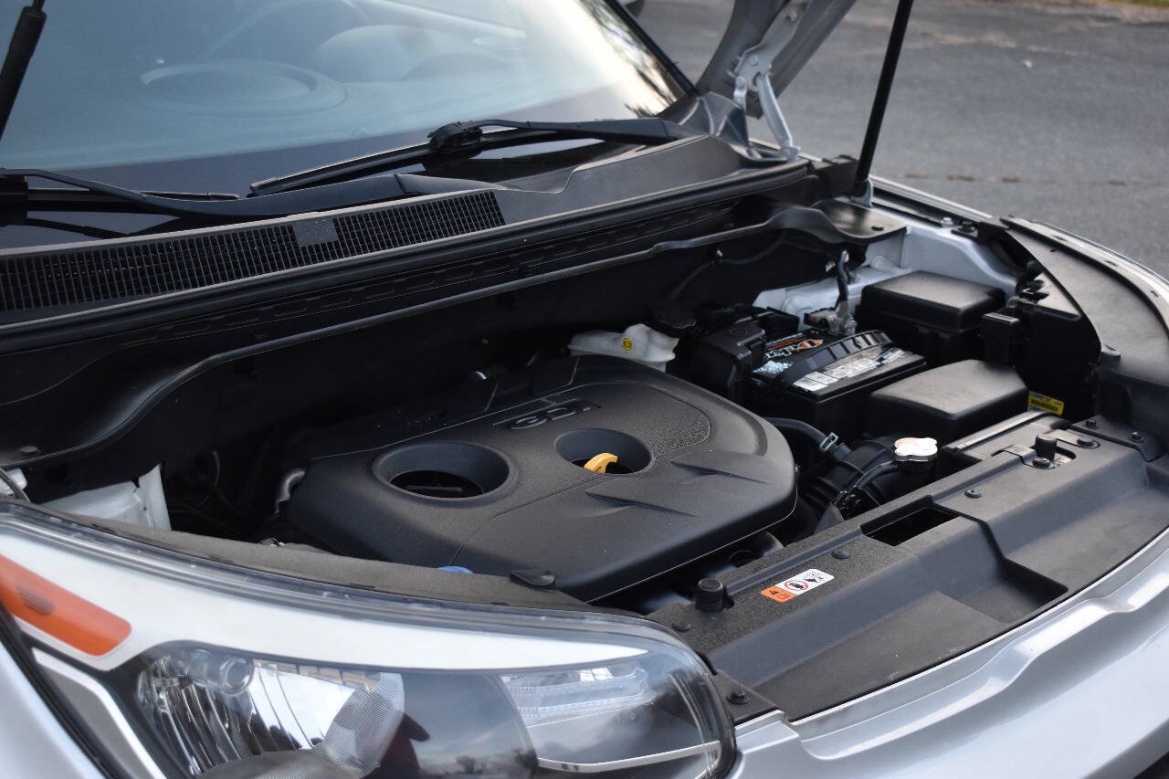 Used 2018 Kia Soul + FWD image 35