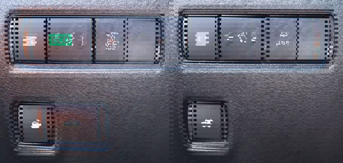 Used 2025 Nissan Sentra SV image 41