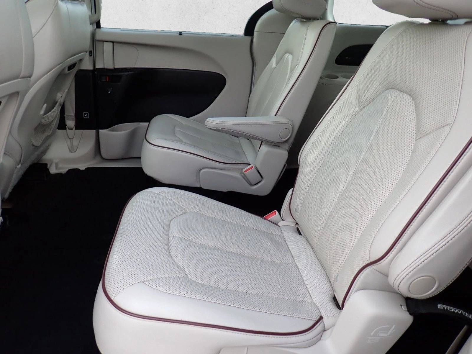 Used 2020 Chrysler Pacifica Limited FWD image 10