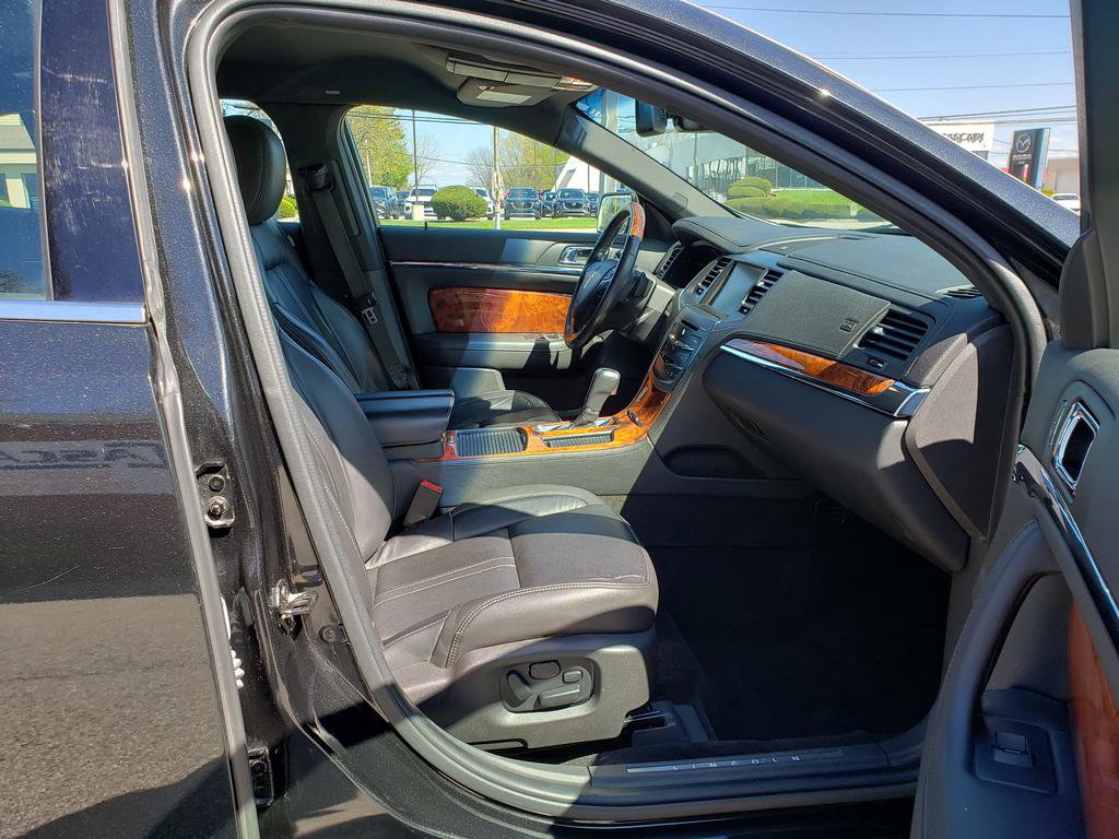 Used 2014 Lincoln MKS w/ Equipment Group 101A FWD image 17
