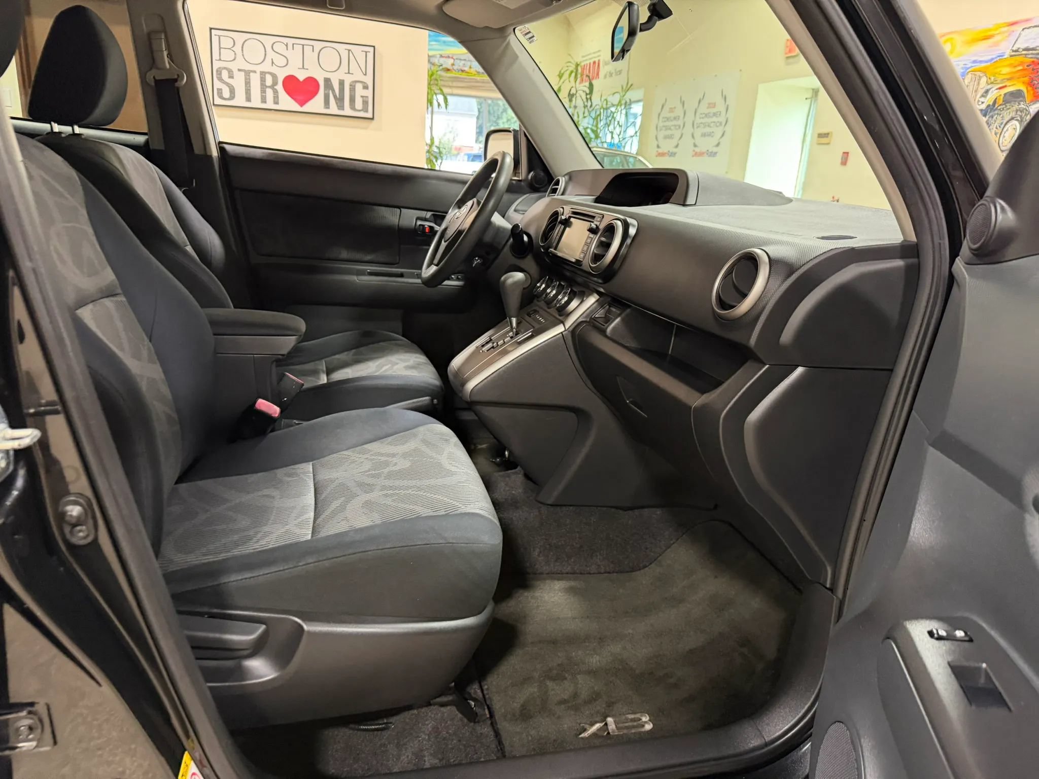 Used 2015 Scion xB FWD image 38