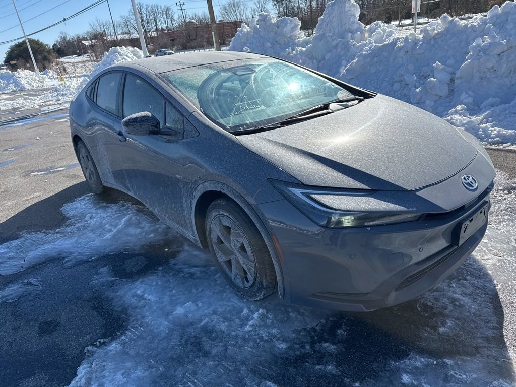 Used 2024 Toyota Prius LE image 1