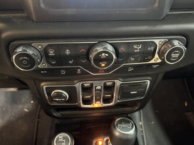Used 2018 Jeep Wrangler Unlimited Sahara w/ Dual Top Group AWD/4WD image 20