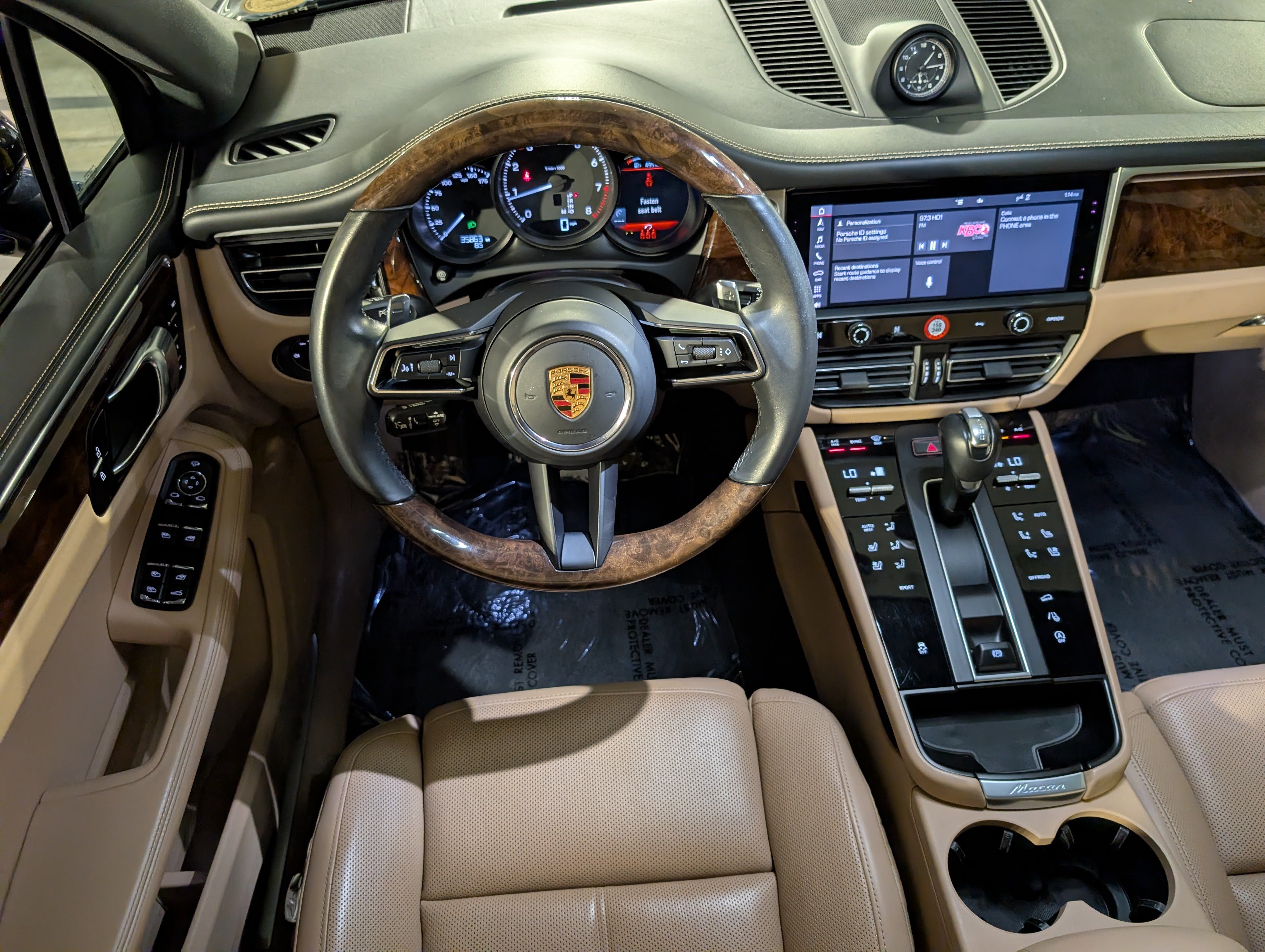 Certified 2023 Porsche Macan AWD/4WD image 6