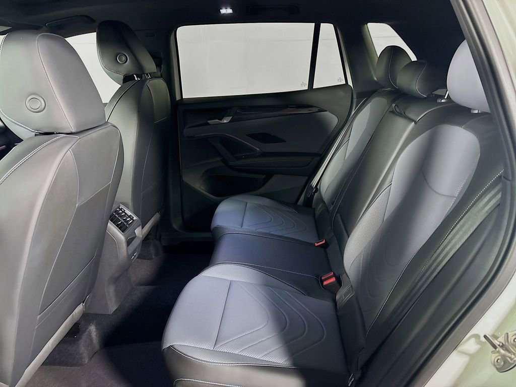 New 2025 Volkswagen Tiguan SE R-Line image 20