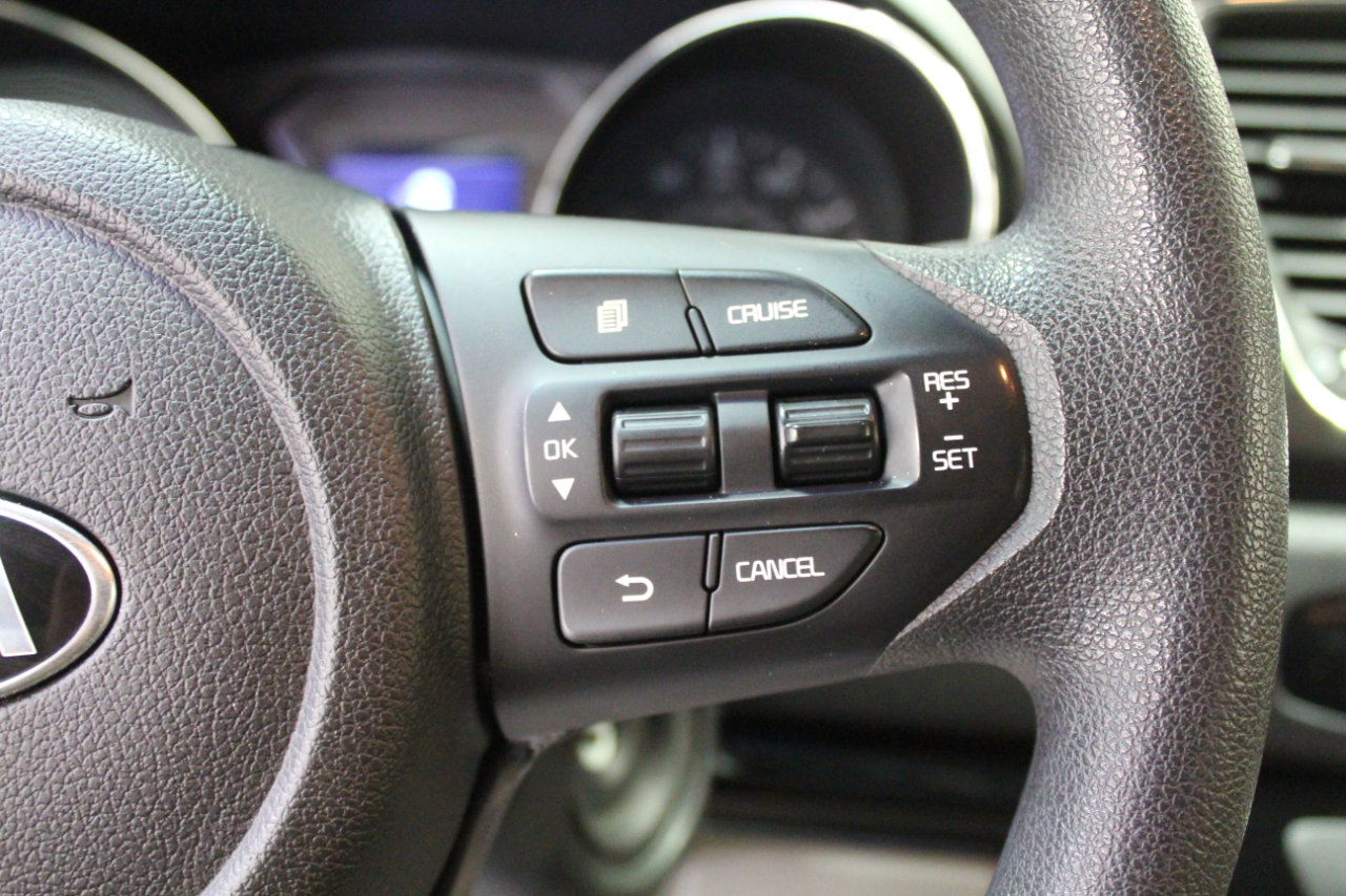 Used 2019 Kia Sedona LX image 9