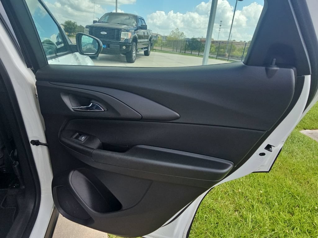 Used 2023 Chevrolet TrailBlazer LS FWD image 18