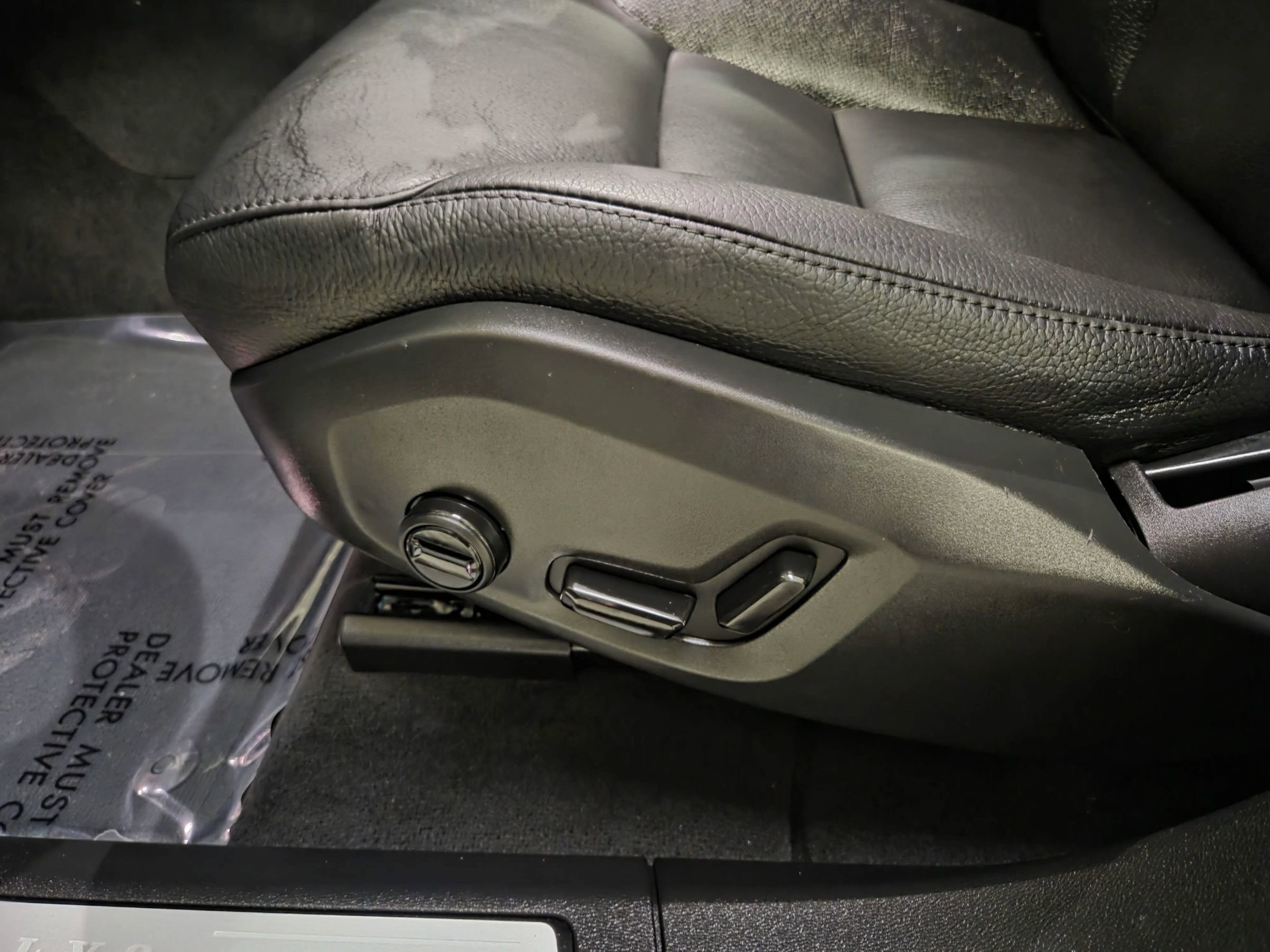 Used 2025 Volvo XC60 B5 Plus image 15