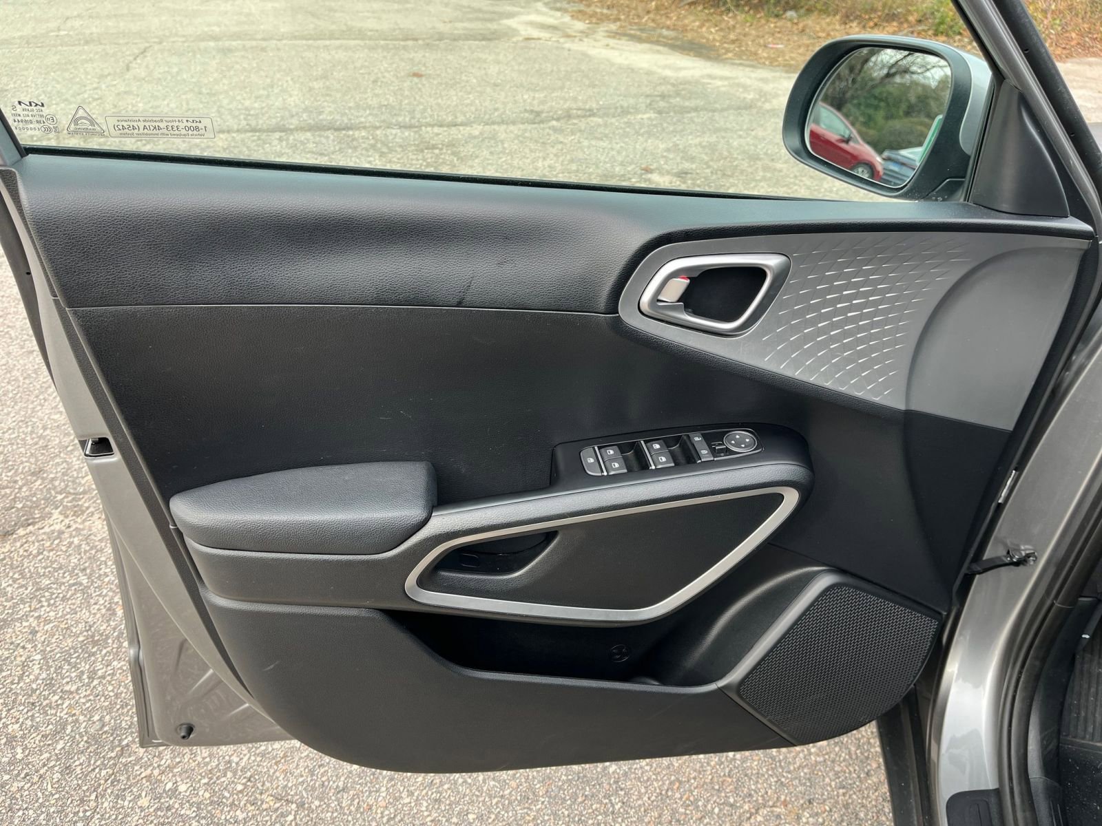 Used 2025 Kia Soul LX w/ LX Technology Package image 18