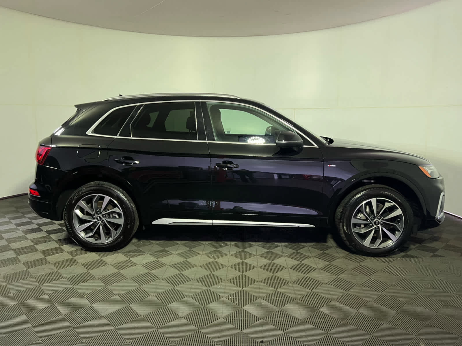 Used 2023 Audi Q5 2.0T Premium Plus w/ Premium Plus Package AWD/4WD image 8