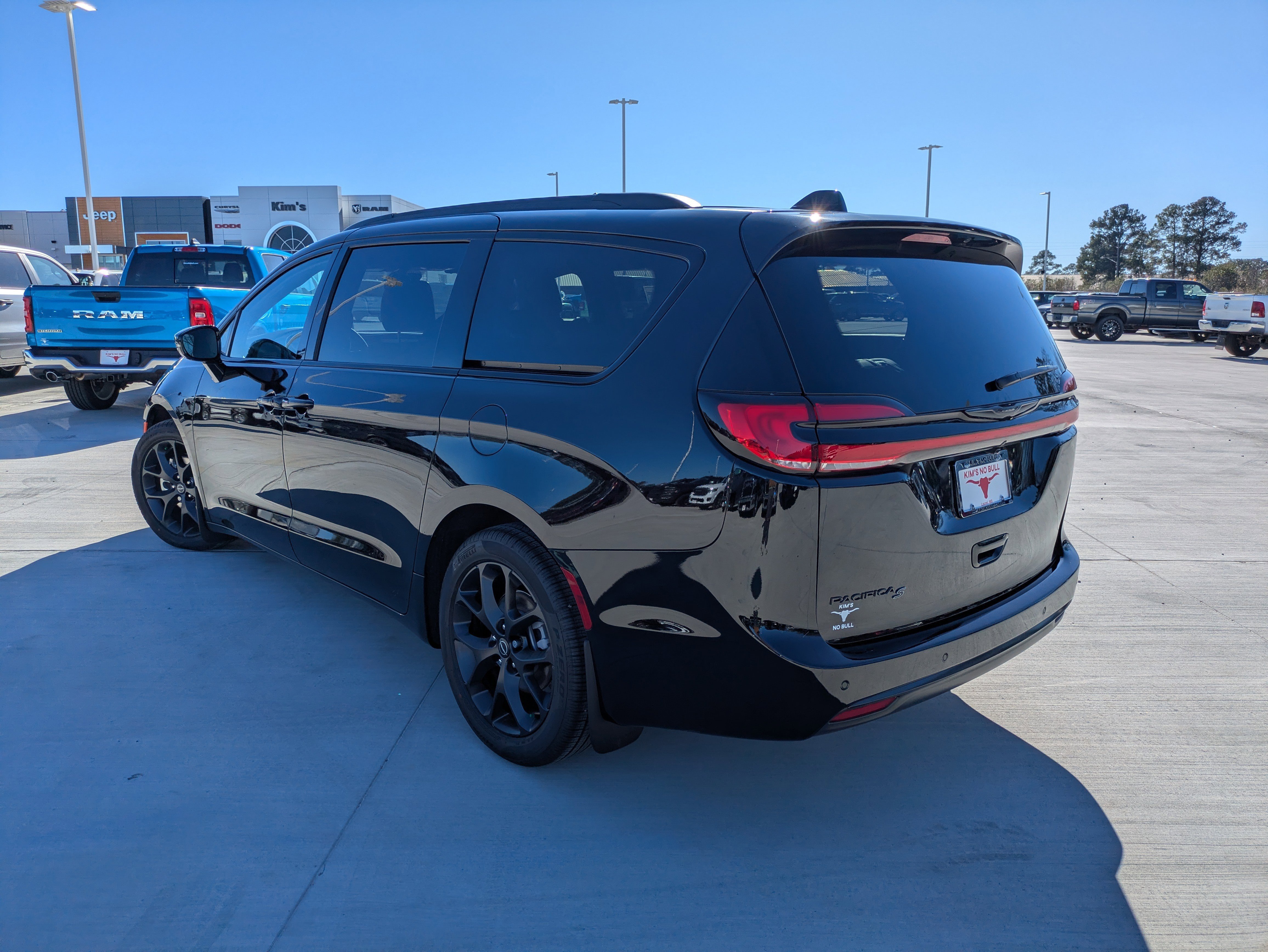 New 2026 Chrysler Pacifica Select w/ S Appearance Package FWD image 5