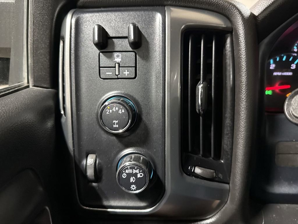 Used 2018 Chevrolet Silverado 2500 LT w/ Midnight Edition image 18