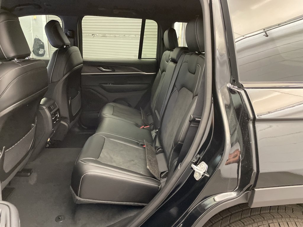 New 2026 Jeep Grand Cherokee Altitude AWD/4WD image 16