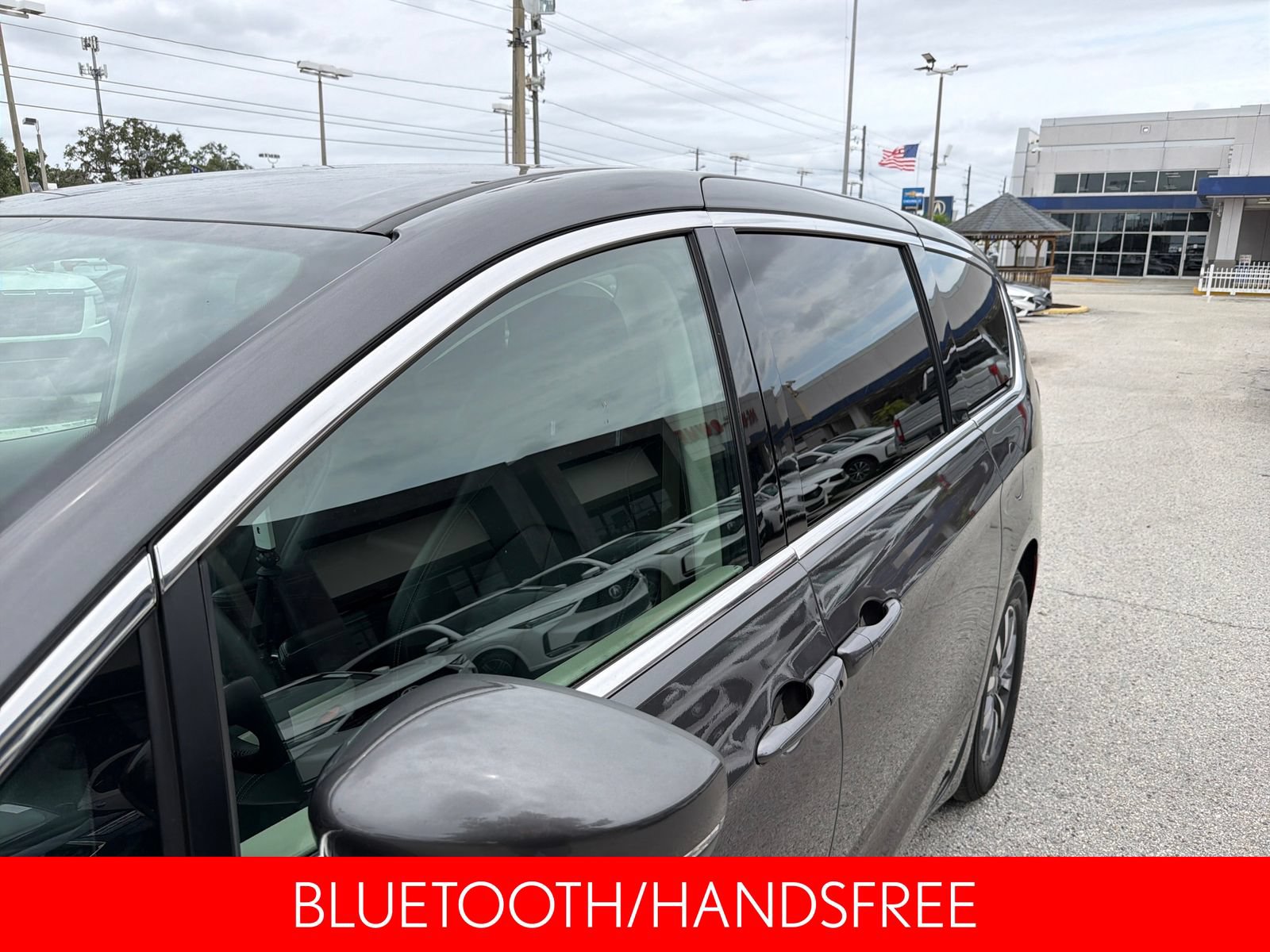 Used 2023 Chrysler Pacifica Touring-L FWD image 13